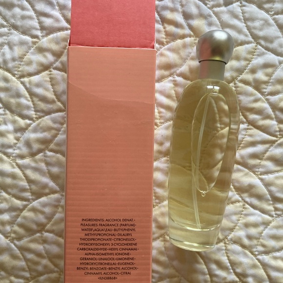 New Estée Lauder Pleasures. Fabulous 3.4-100 ml. Perfume sprayed once. - Picture 2 of 5